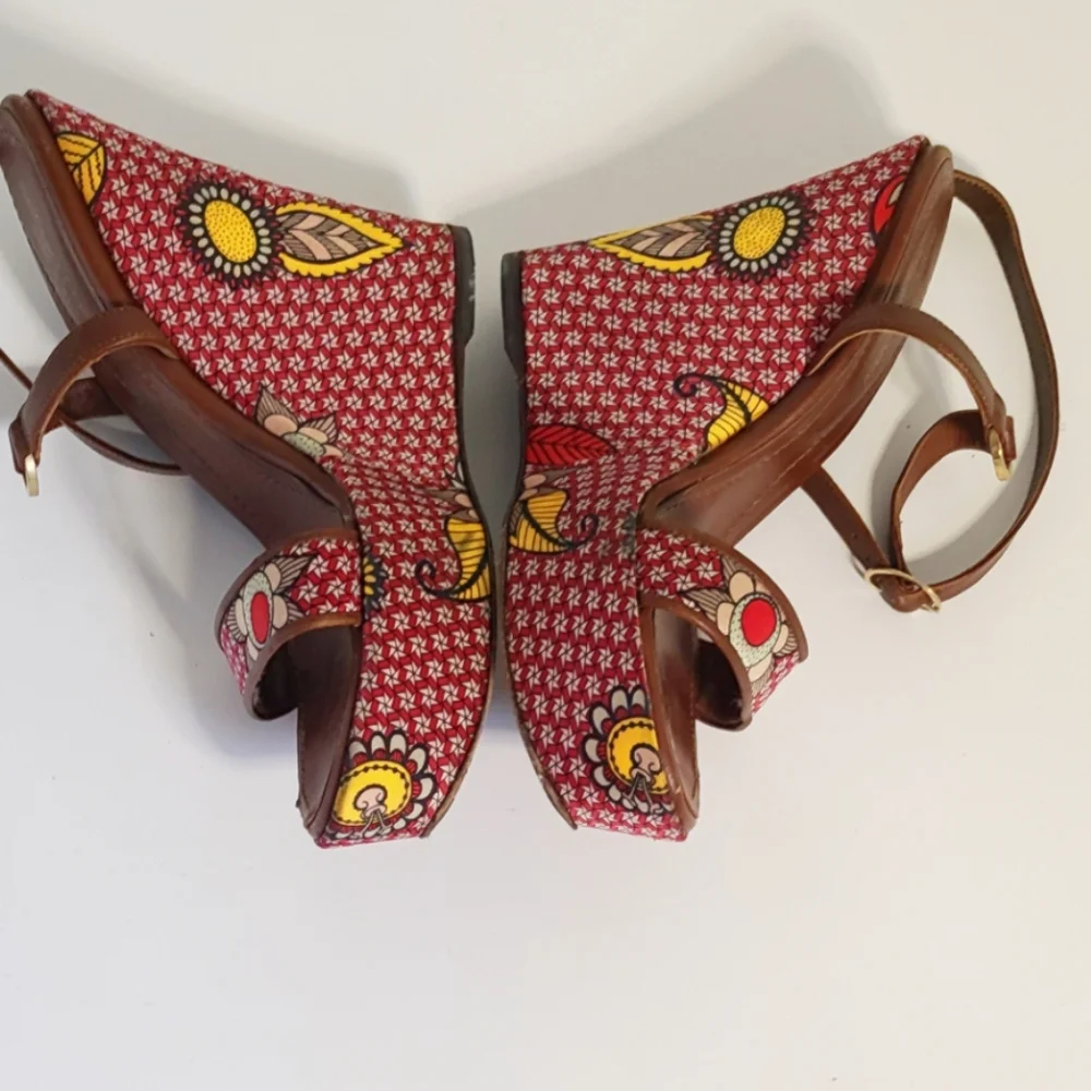 Sergio Rossi  Burgundy redish leather wedge, clasp around the ankles..size‎ 36.5